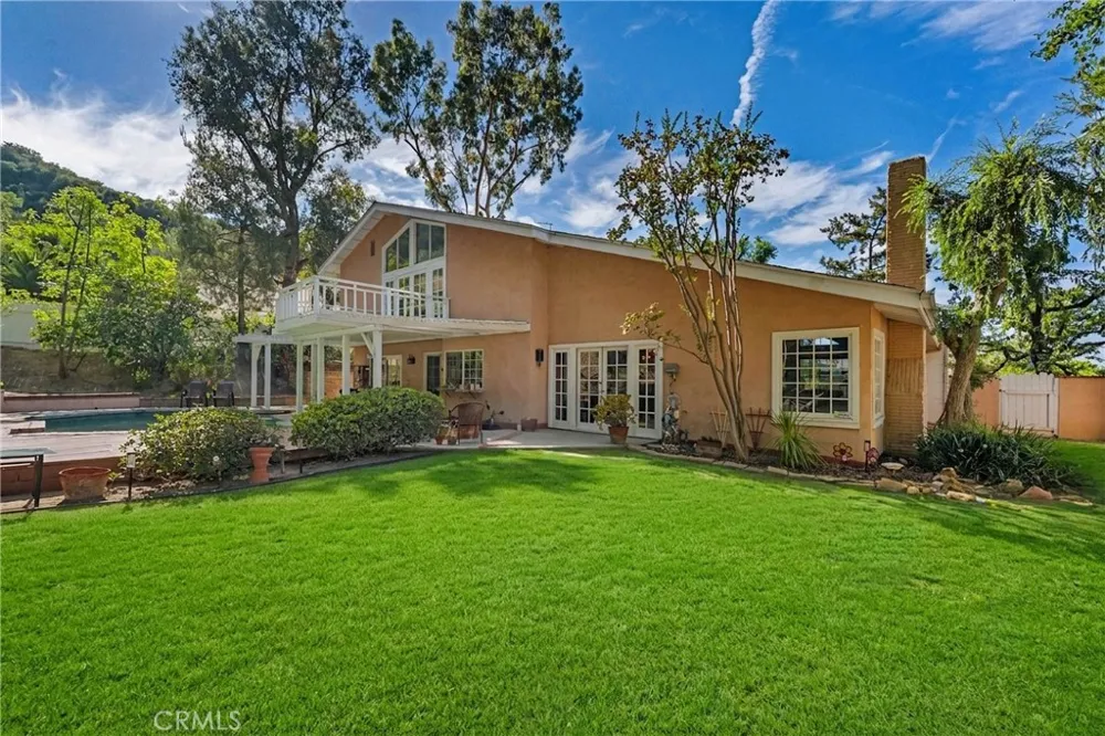 19932 Turnberry Tarzana, CA 91356