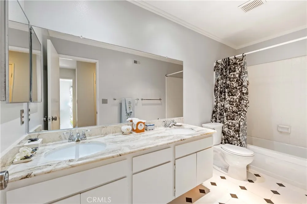 19932 Turnberry Tarzana, CA 91356