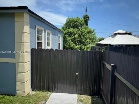 863 NW 139th St ## Miami, FL 33168