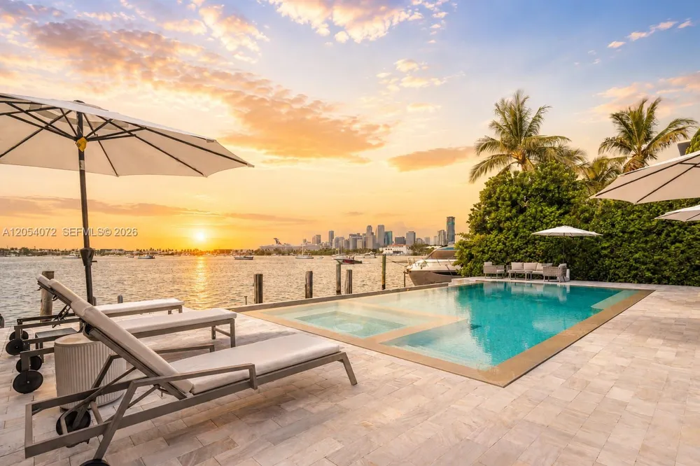 1300 S Venetian Way Miami, FL 33139