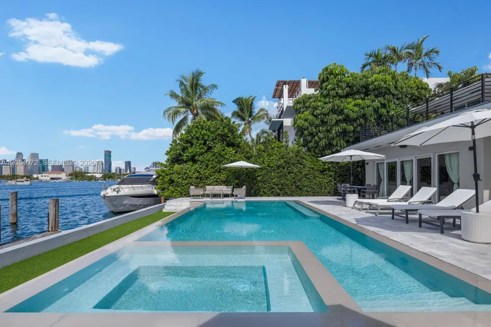 1300 S Venetian Way Miami, FL 33139