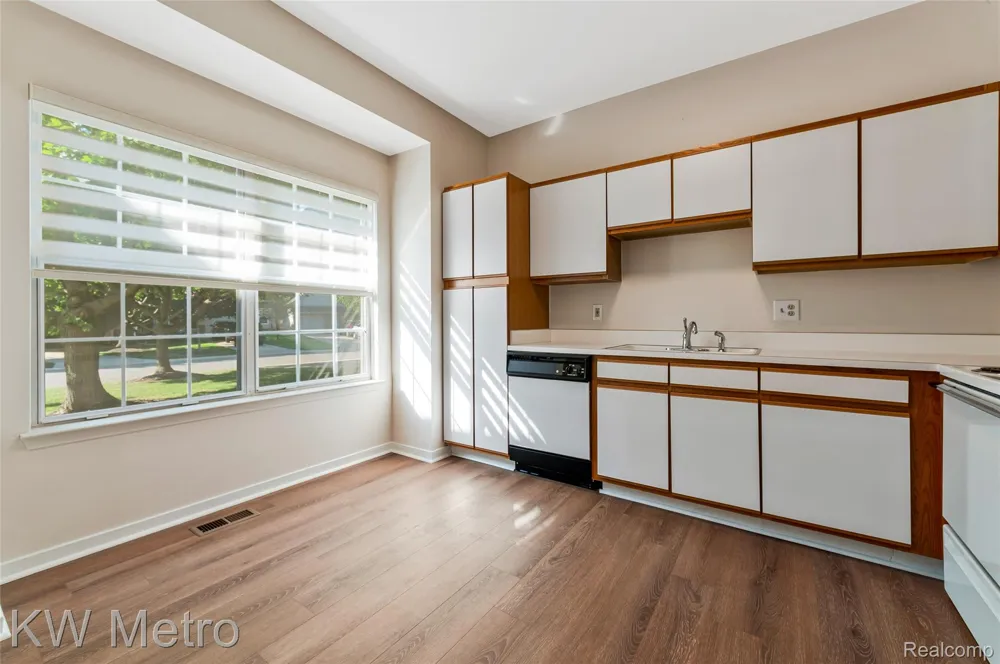 41874 Cantebury Drive Novi City, MI 48377