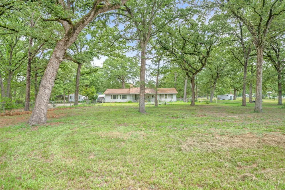 1709 Vz County Road 2502 Canton, TX 75103
