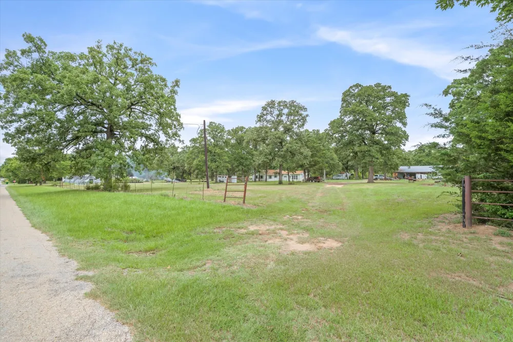 1709 Vz County Road 2502 Canton, TX 75103