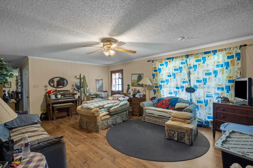1709 Vz County Road 2502 Canton, TX 75103