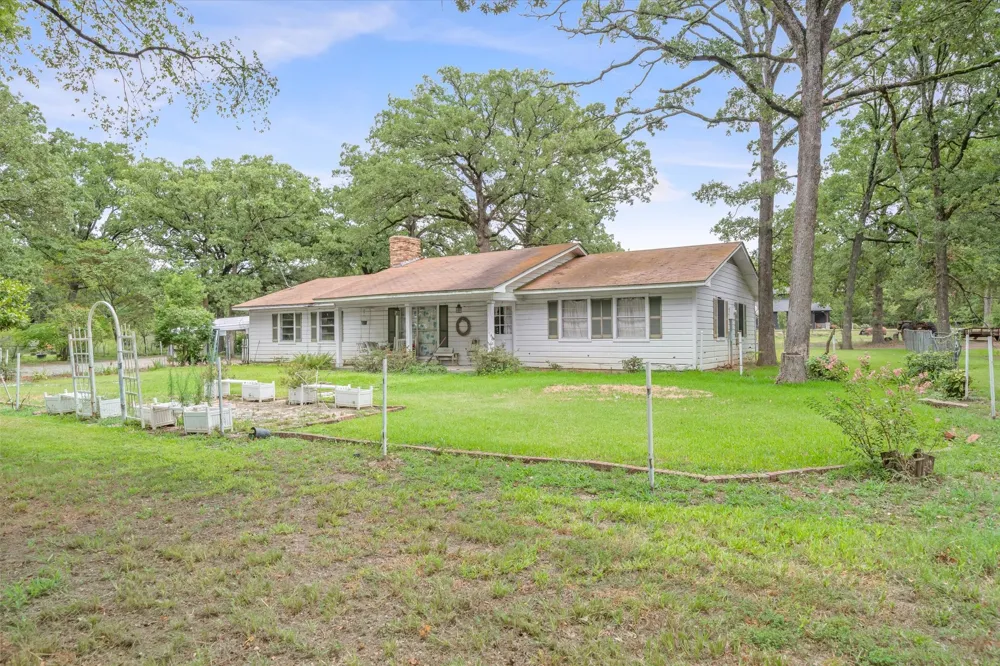 1709 Vz County Road 2502 Canton, TX 75103
