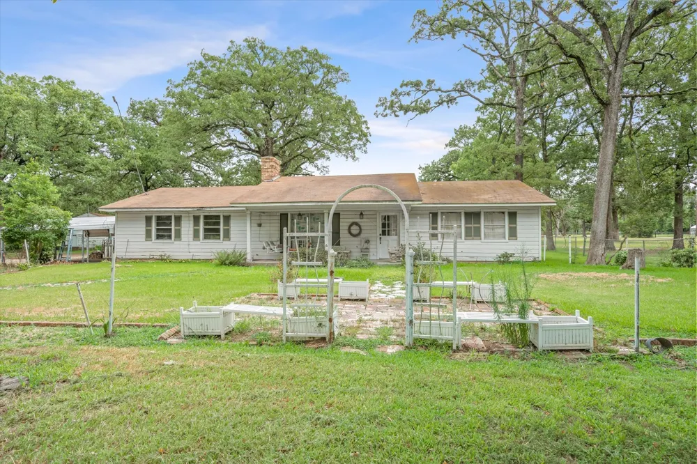 1709 Vz County Road 2502 Canton, TX 75103