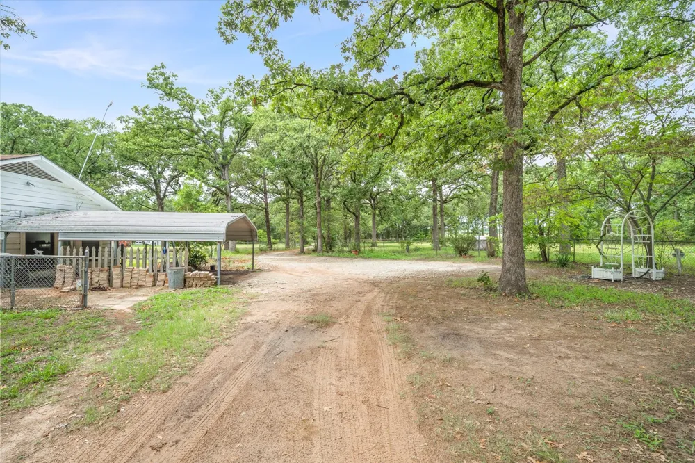 1709 Vz County Road 2502 Canton, TX 75103