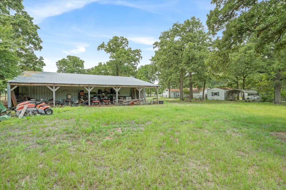 1709 Vz County Road 2502 Canton, TX 75103
