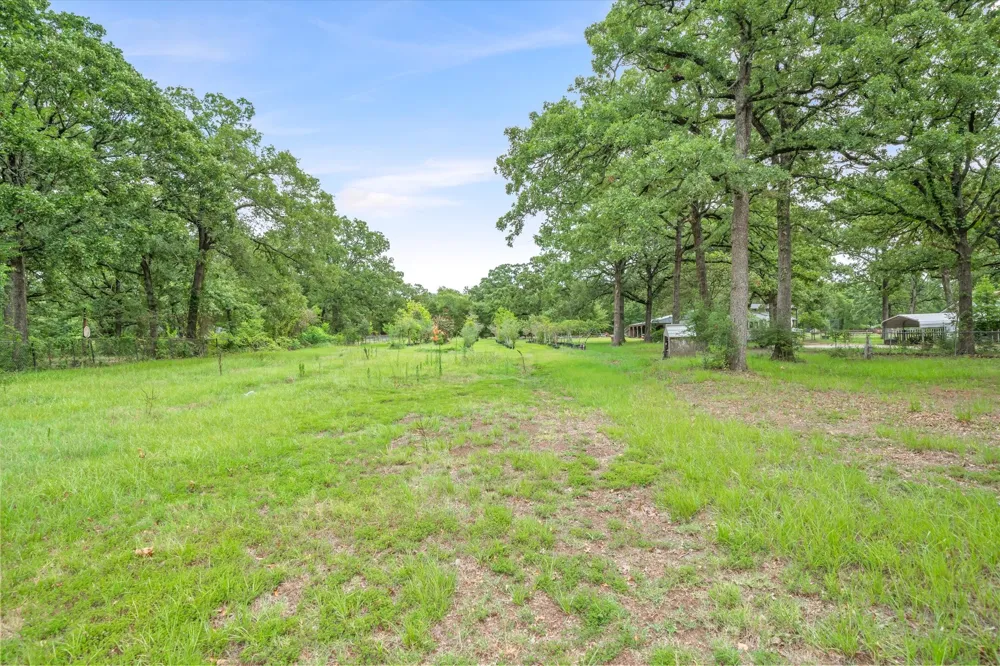 1709 Vz County Road 2502 Canton, TX 75103