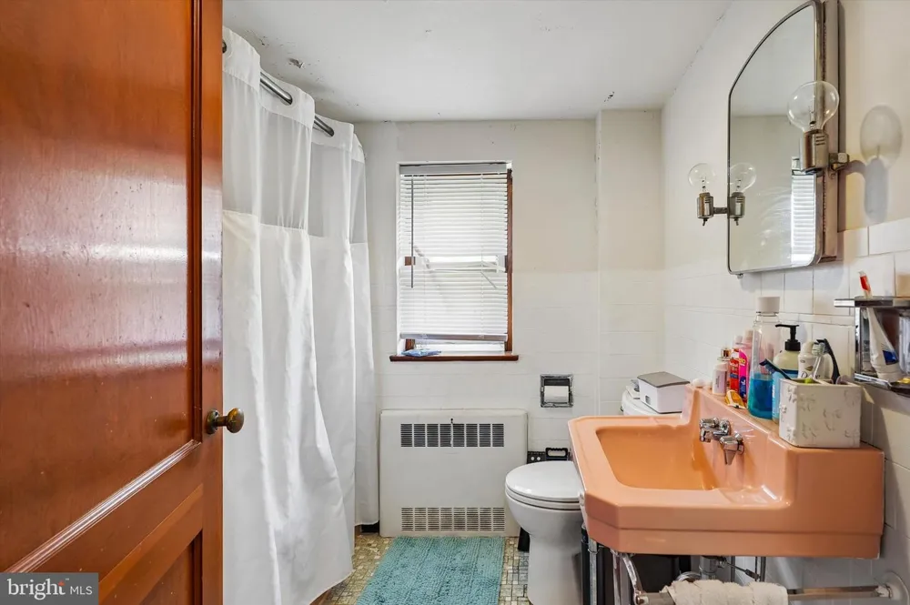1210 E MATSONFORD ROAD Conshohocken, PA 19428