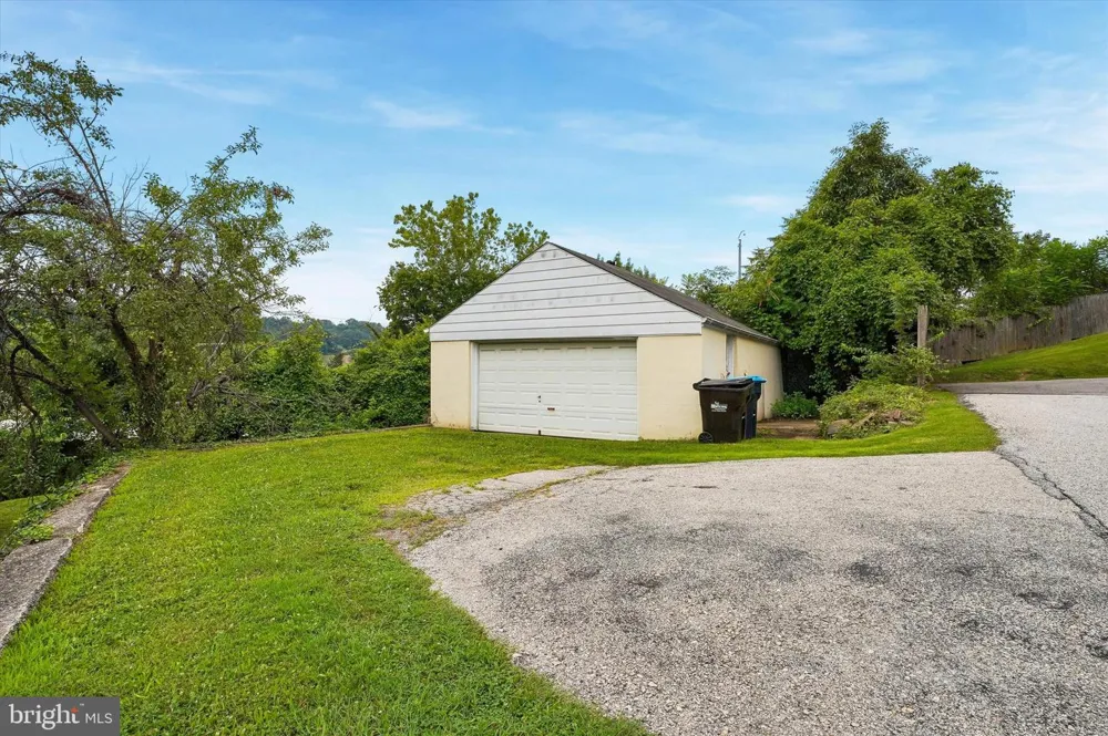 1210 E MATSONFORD ROAD Conshohocken, PA 19428