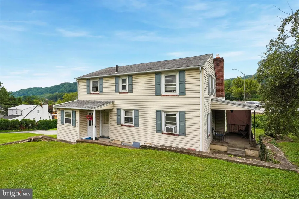 1210 E MATSONFORD ROAD Conshohocken, PA 19428