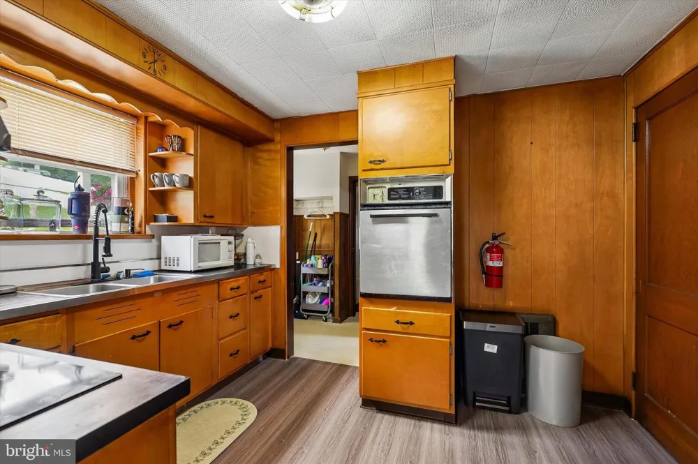 1210 E MATSONFORD ROAD Conshohocken, PA 19428