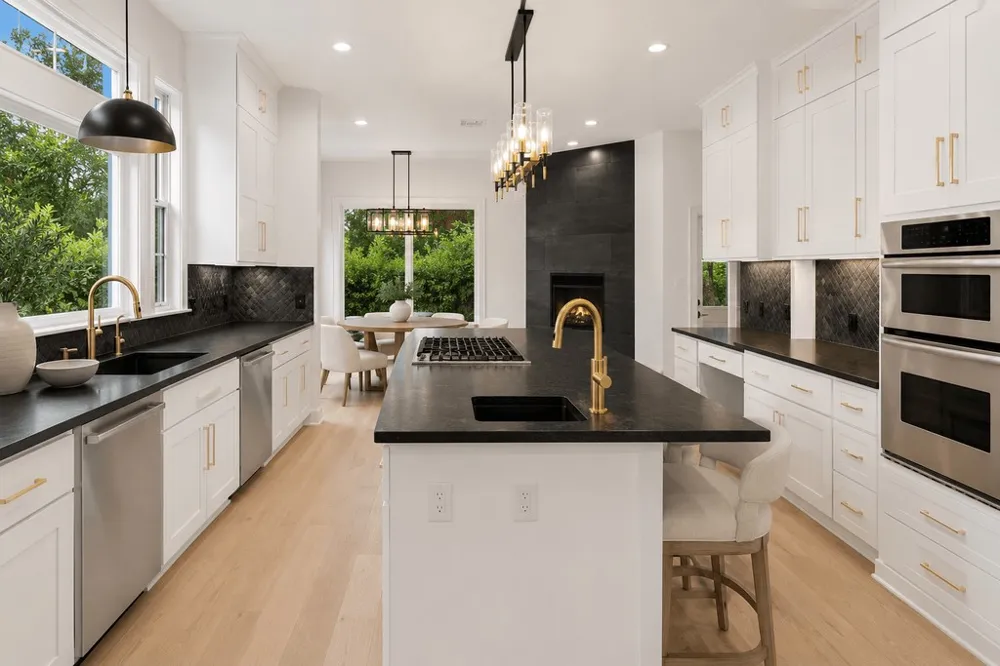 4605 Wild Cow Cove Spicewood, TX 78669