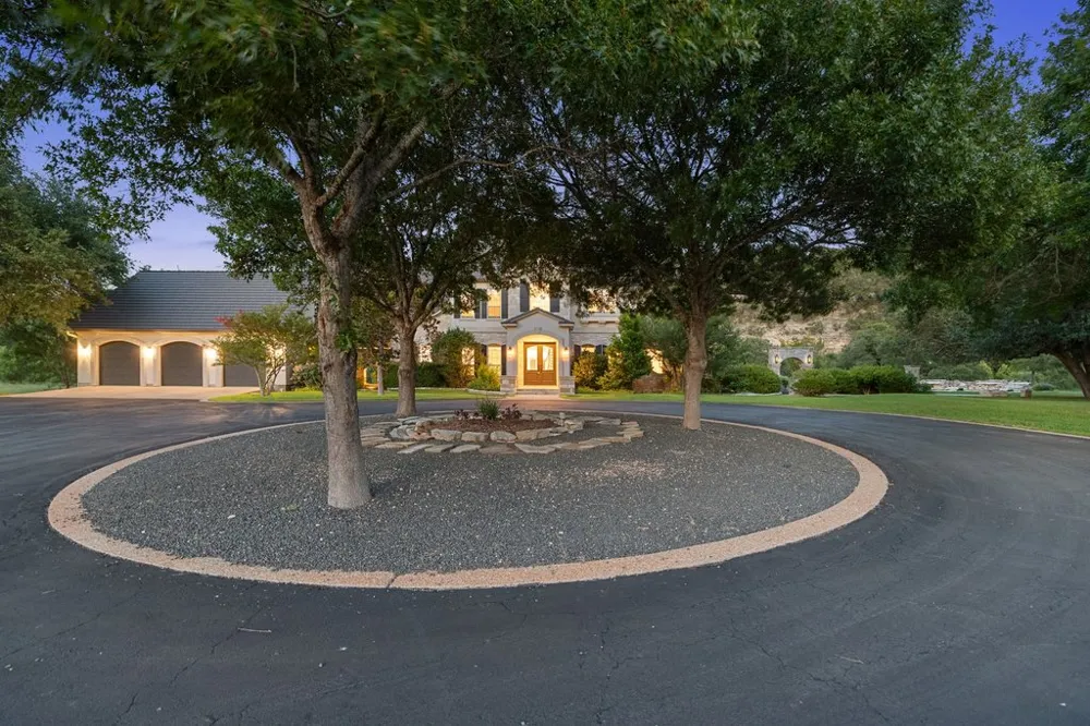 4605 Wild Cow Cove Spicewood, TX 78669