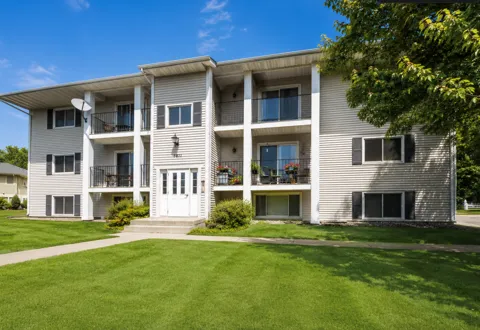 1811 Greenfield Lane SW #12