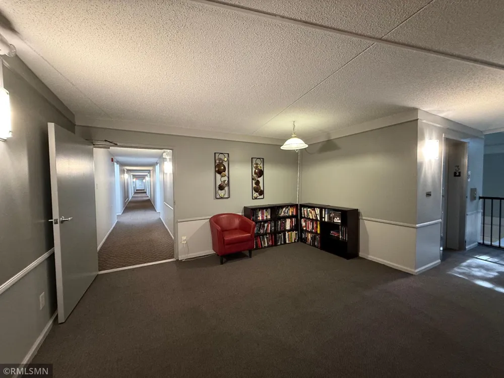 10511 Cedar Lake Road #309 Minnetonka, MN 55305