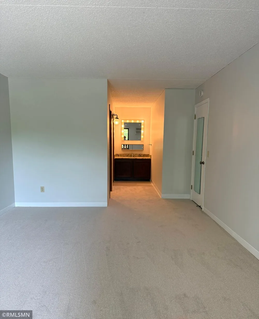 10511 Cedar Lake Road #309 Minnetonka, MN 55305