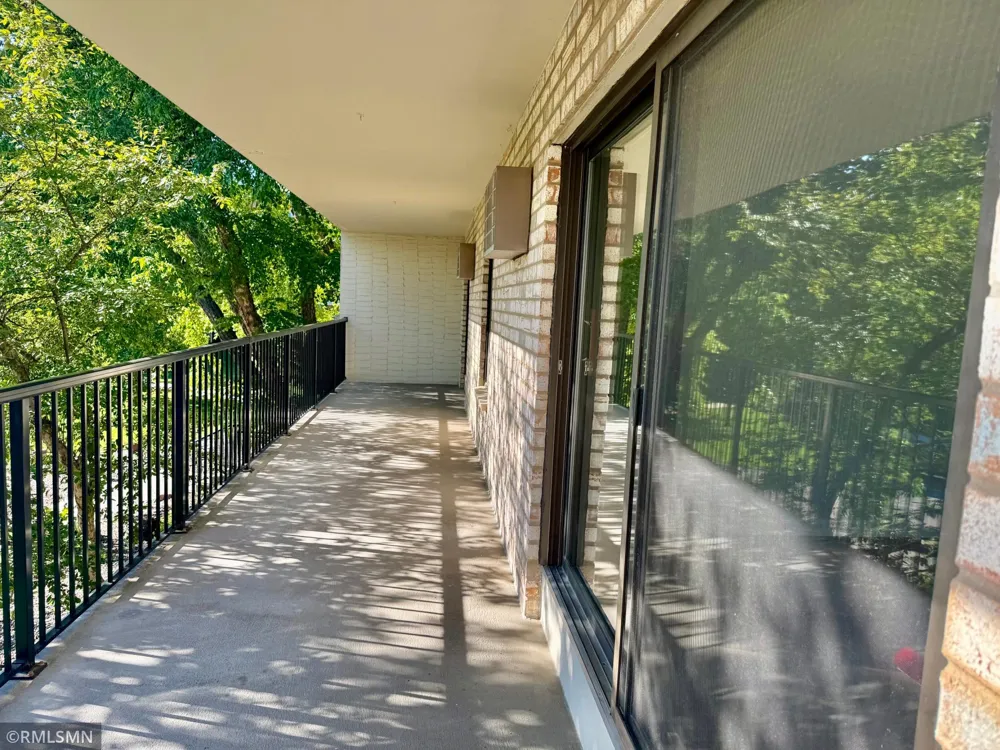 10511 Cedar Lake Road #309 Minnetonka, MN 55305