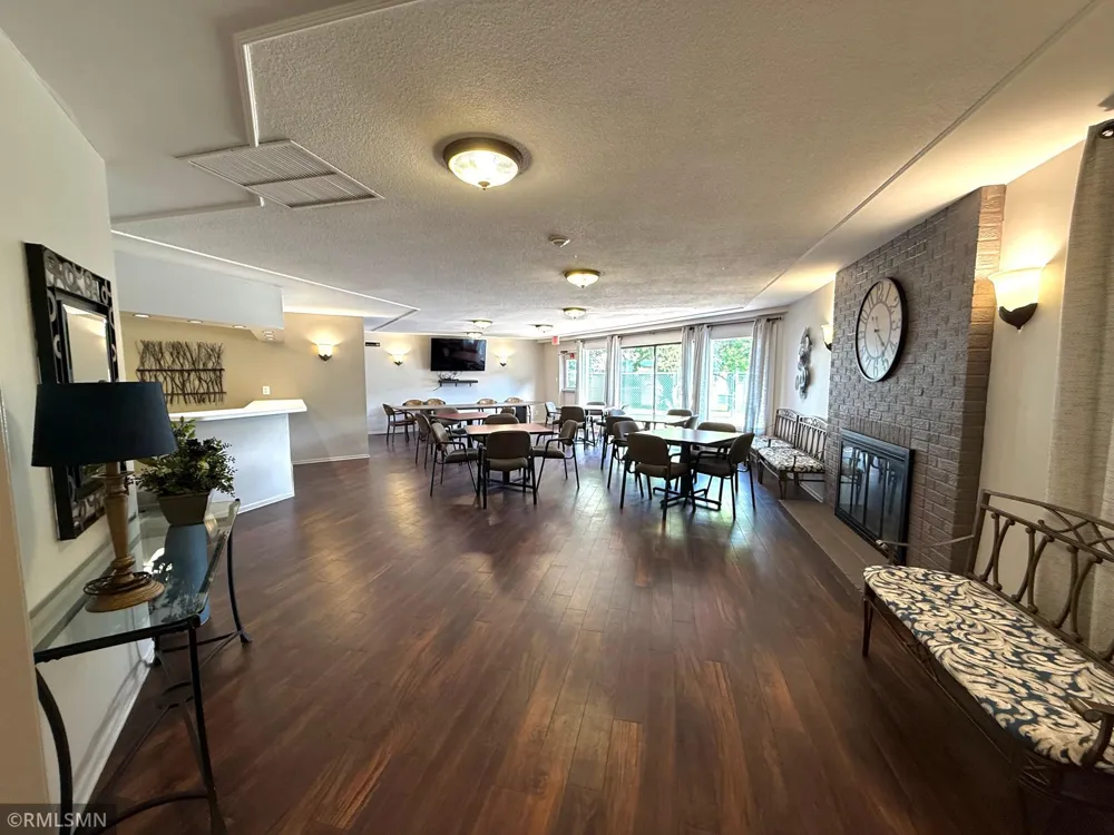 10511 Cedar Lake Road #309 Minnetonka, MN 55305