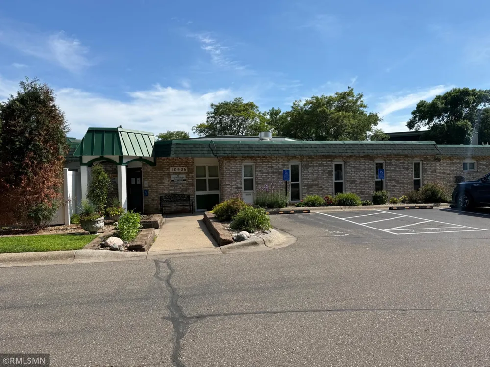 10511 Cedar Lake Road #309 Minnetonka, MN 55305