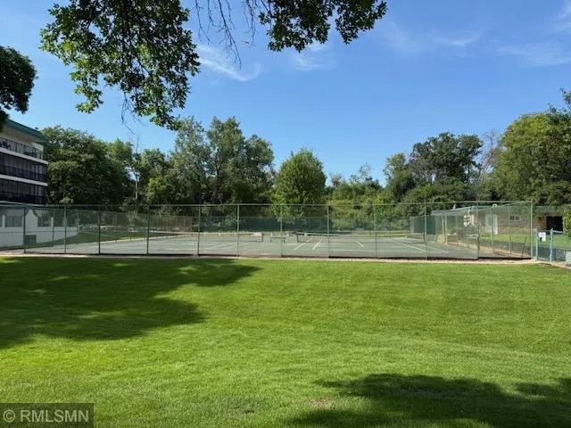 10511 Cedar Lake Road #309 Minnetonka, MN 55305