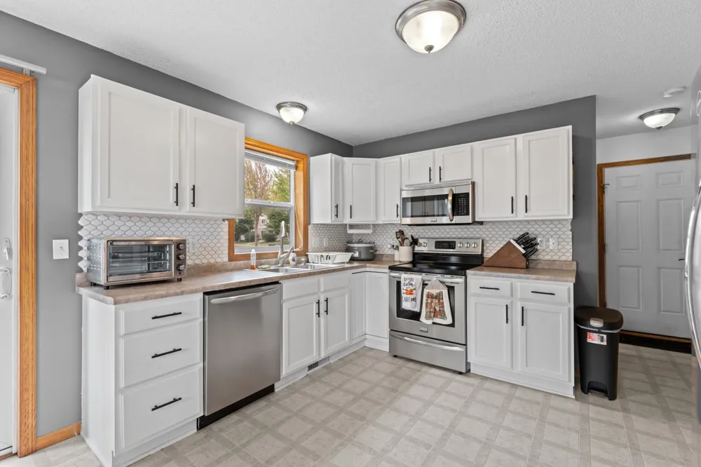 805 3rd Avenue NE Plainview, MN 55964