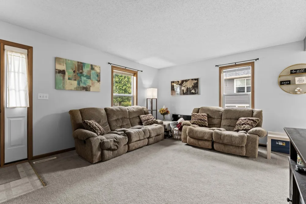 805 3rd Avenue NE Plainview, MN 55964