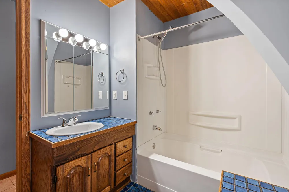 212 Central Avenue S Norwood Young America, MN 55397
