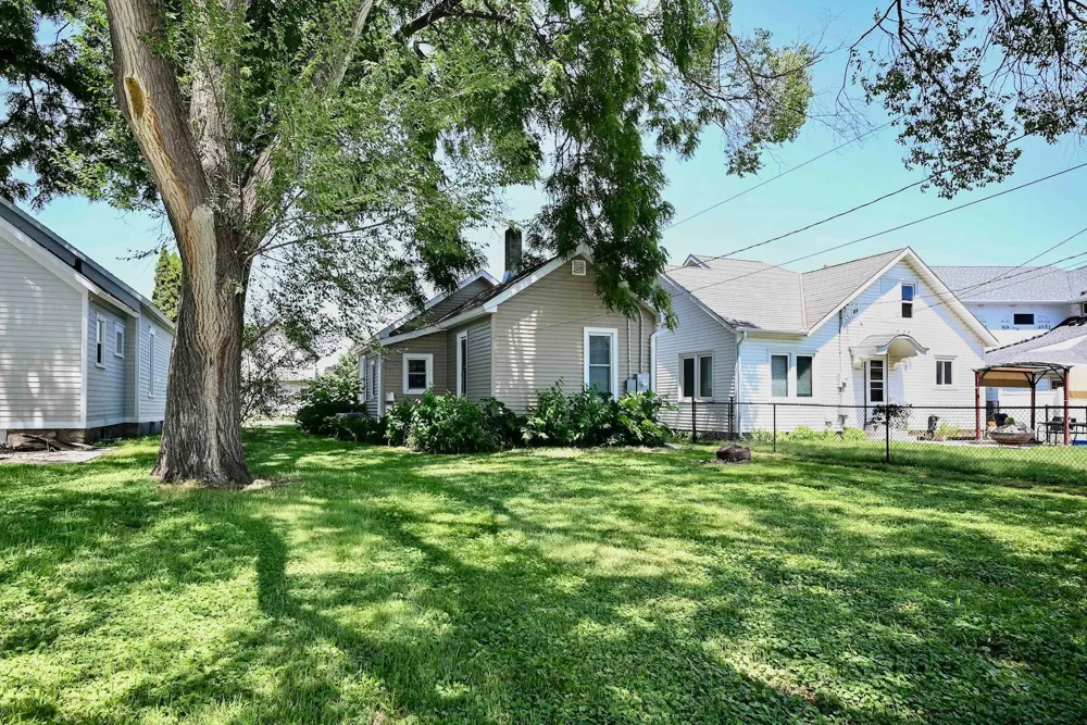 617 W Howard Street Winona, MN 55987