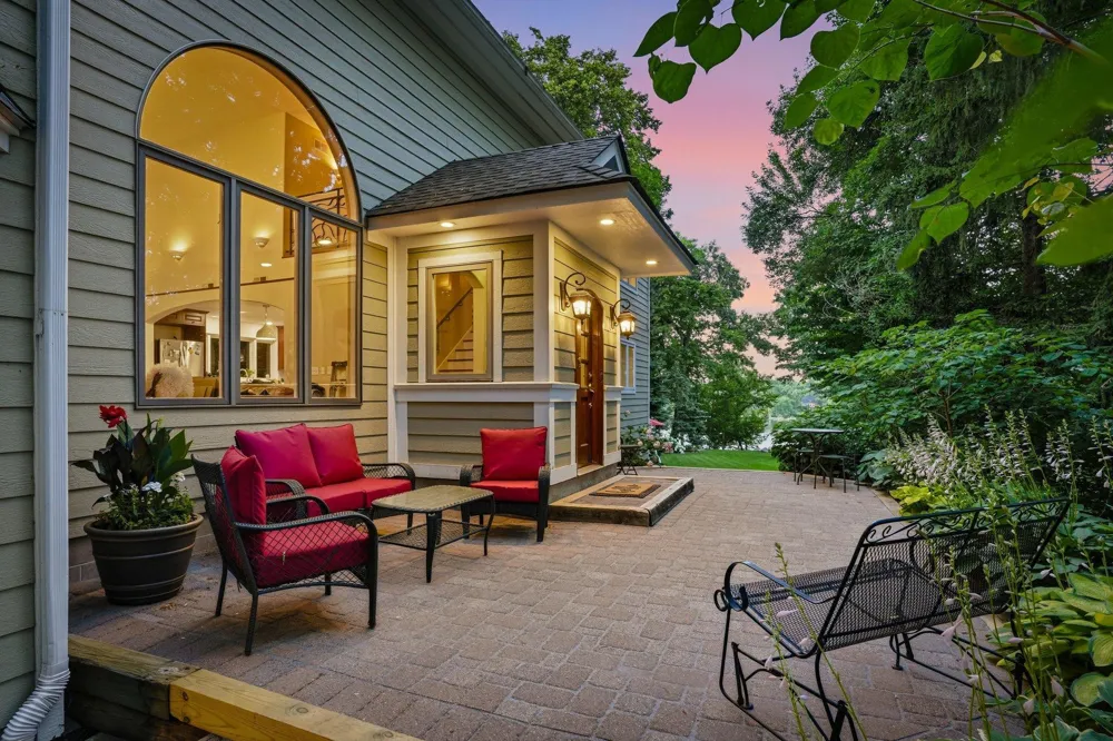 220 Frontier Court Chanhassen, MN 55317