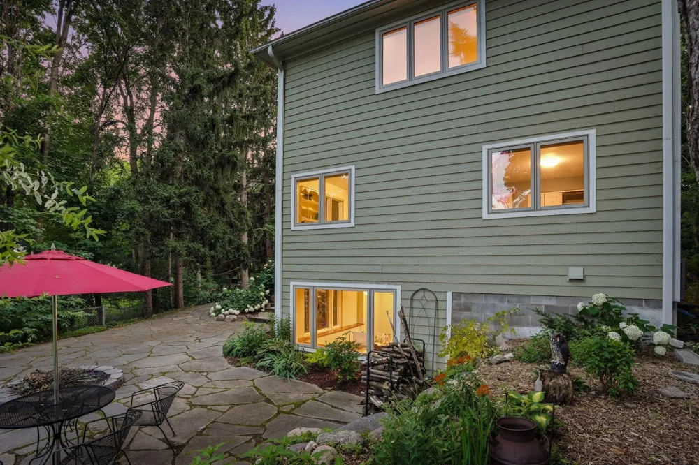 220 Frontier Court Chanhassen, MN 55317