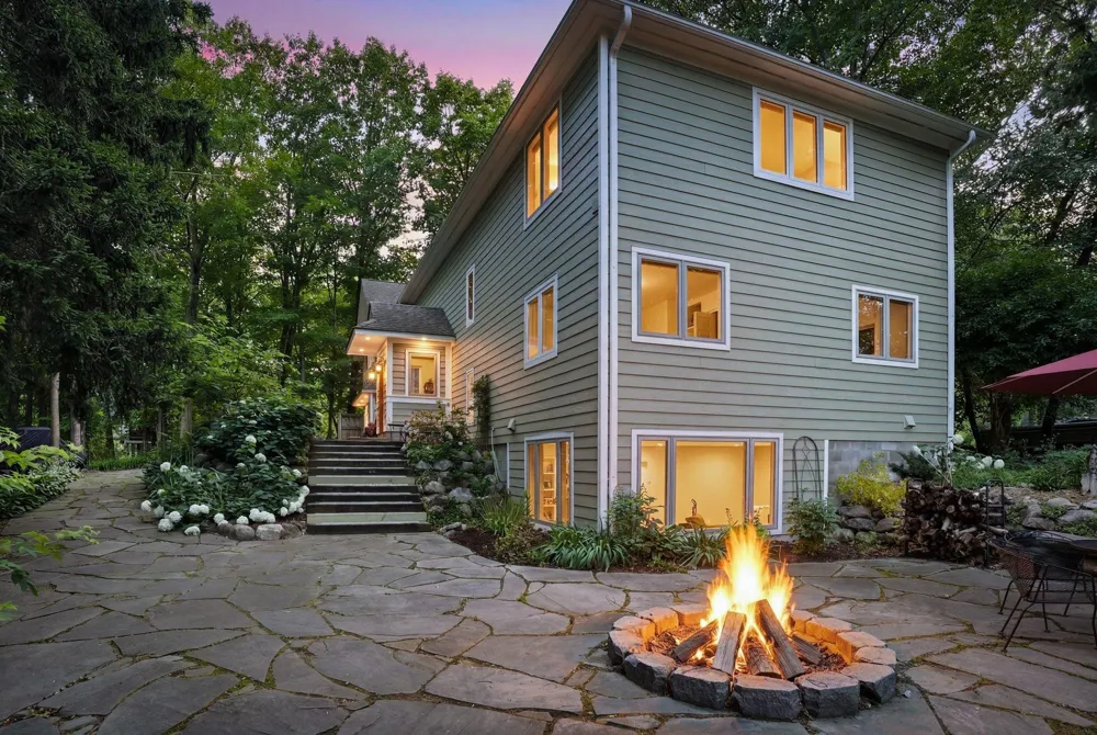 220 Frontier Court Chanhassen, MN 55317