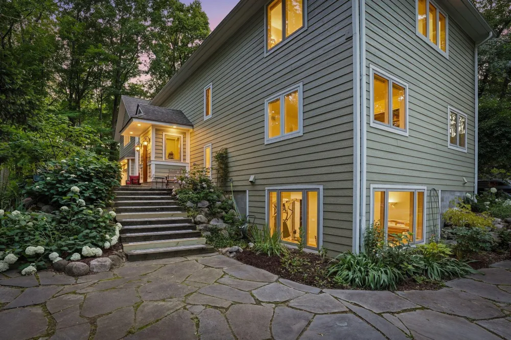 220 Frontier Court Chanhassen, MN 55317