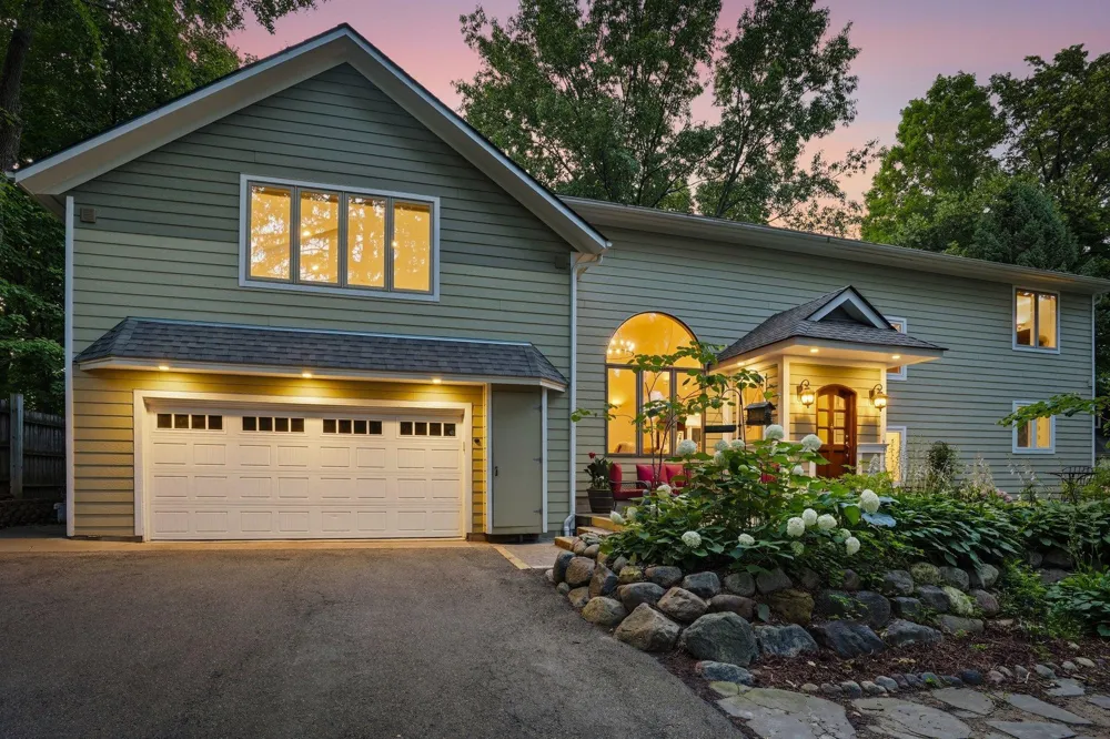 220 Frontier Court Chanhassen, MN 55317