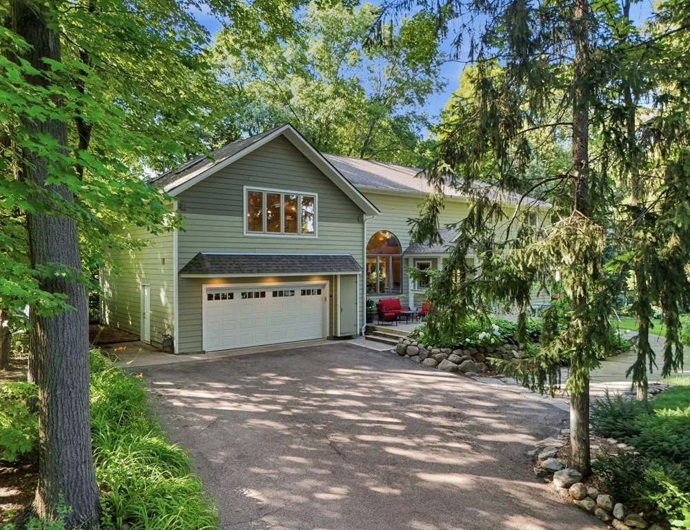 220 Frontier Court Chanhassen, MN 55317