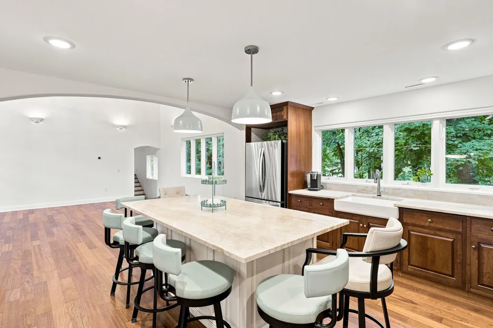220 Frontier Court Chanhassen, MN 55317