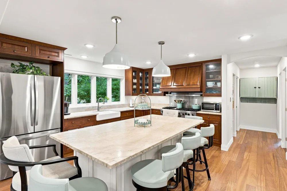 220 Frontier Court Chanhassen, MN 55317