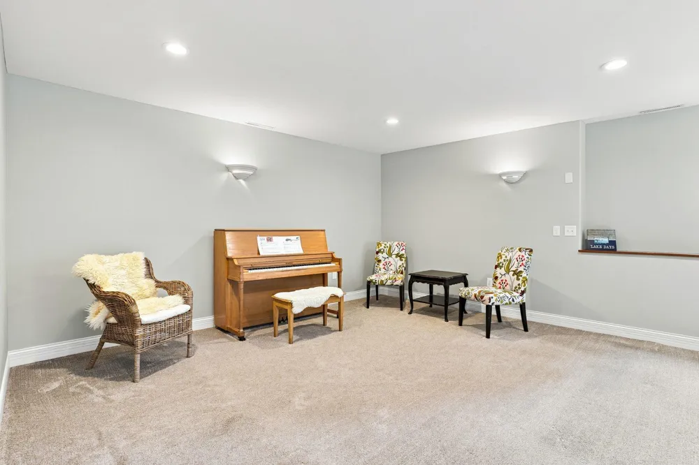 220 Frontier Court Chanhassen, MN 55317