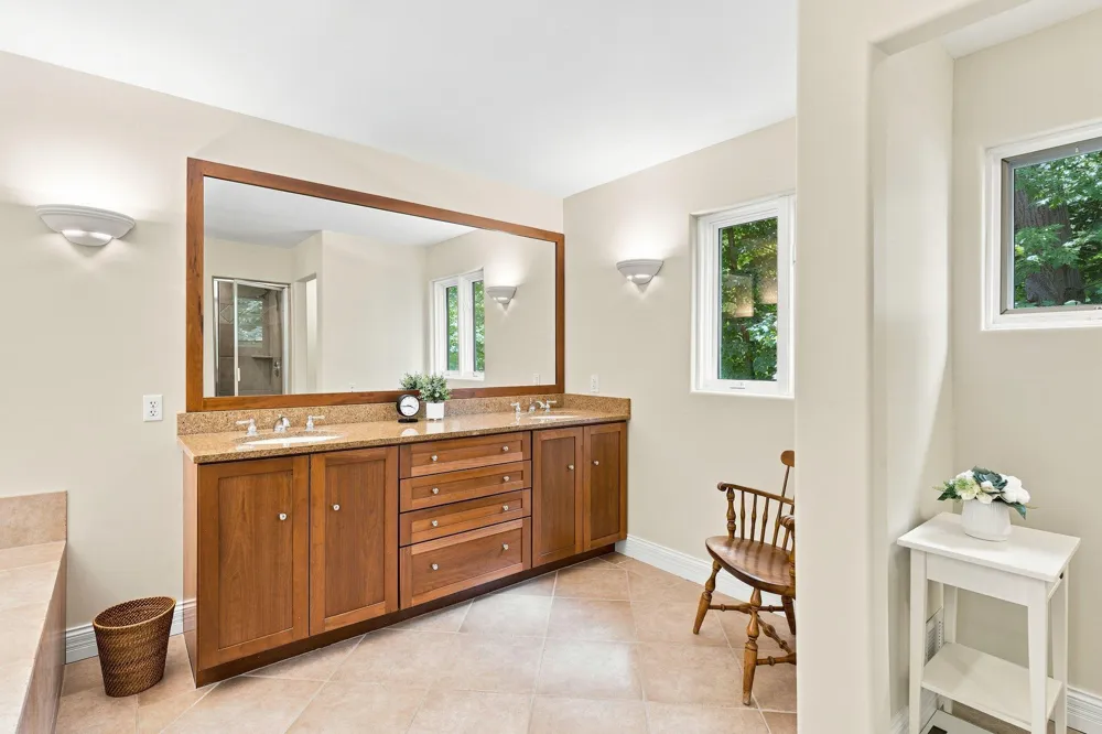 220 Frontier Court Chanhassen, MN 55317