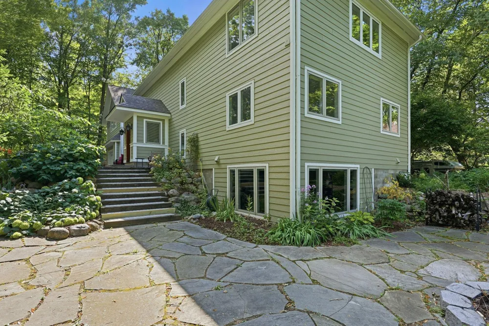 220 Frontier Court Chanhassen, MN 55317