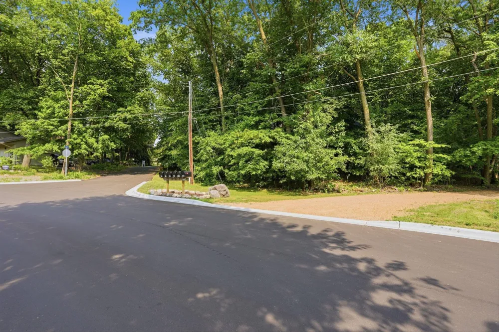 220 Frontier Court Chanhassen, MN 55317