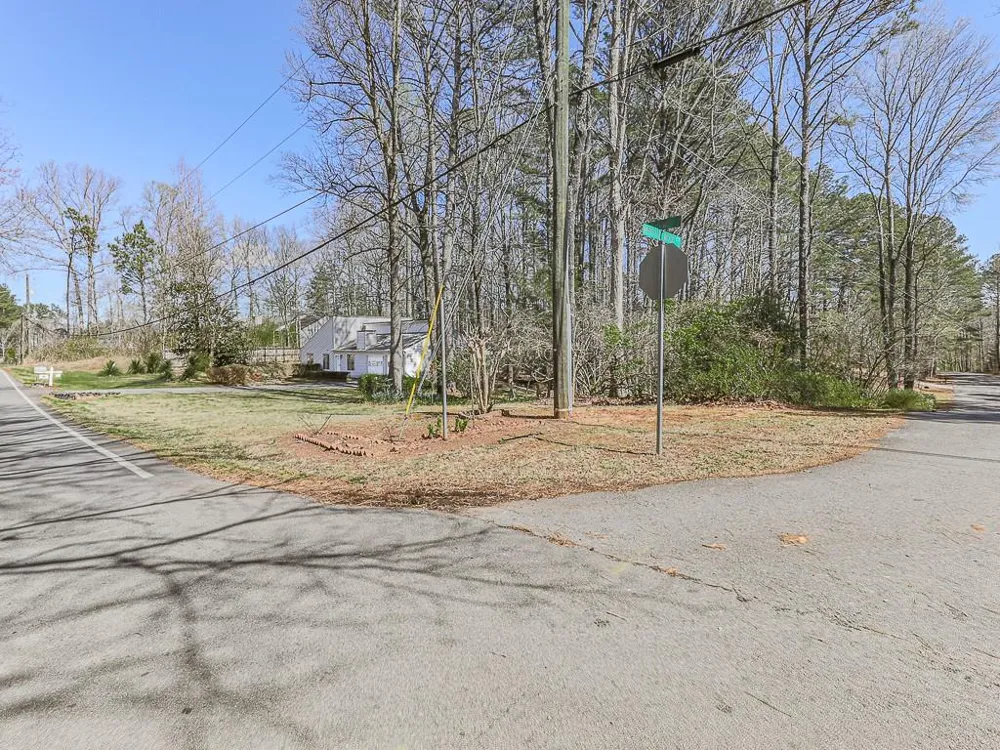 5506 Vaughn Road Woodstock, GA 30188