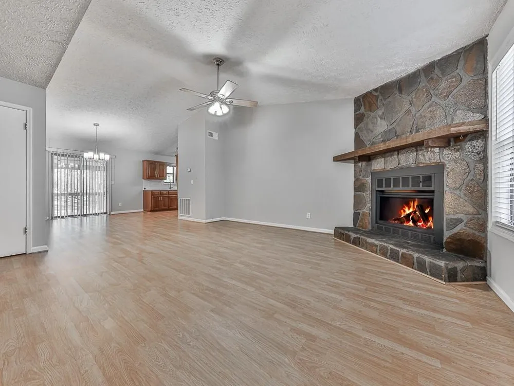 5506 Vaughn Road Woodstock, GA 30188