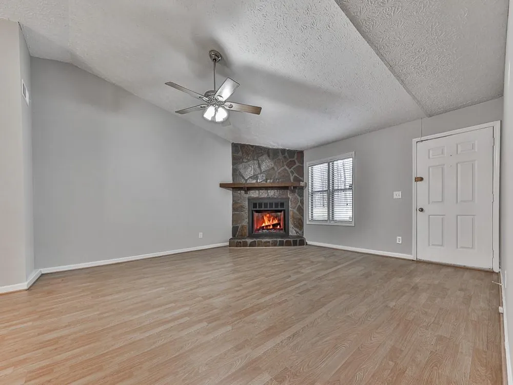 5506 Vaughn Road Woodstock, GA 30188