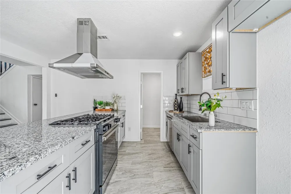 713 Sugar Hill Drive La Porte, TX 77571