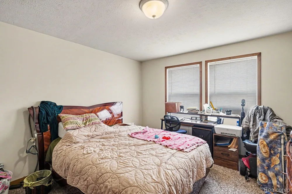 6289 Sleeping Beauty Tyrone Township, MI 48430