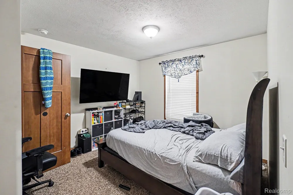 6289 Sleeping Beauty Tyrone Township, MI 48430