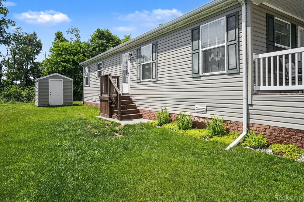 6289 Sleeping Beauty Tyrone Township, MI 48430